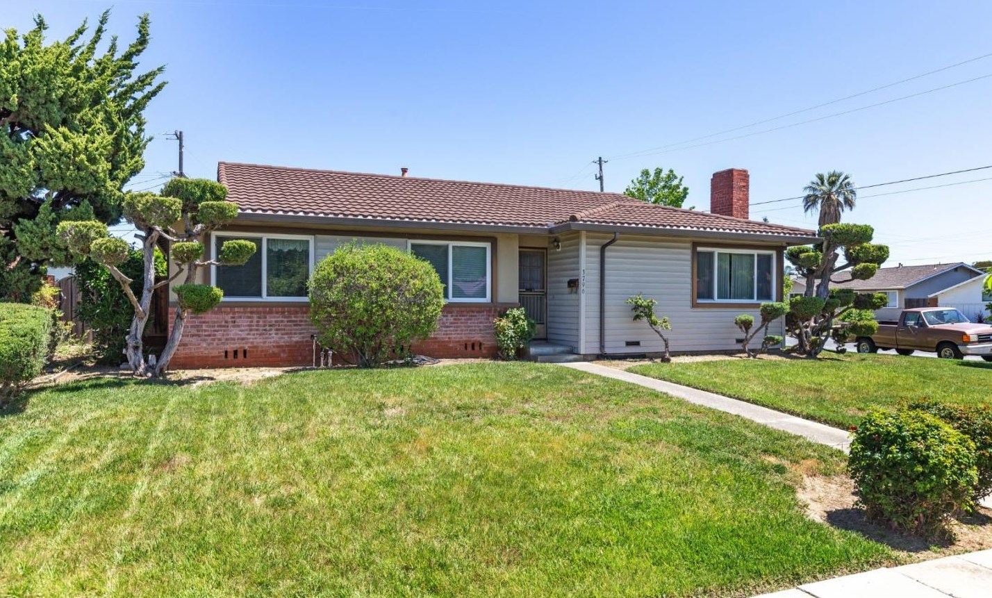 3796 Justine Dr, San Jose CA  95124-3130 exterior