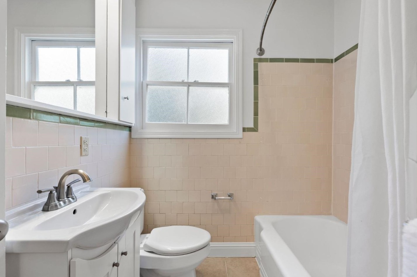 346 Stanford Ave, Menlo Park CA  94025-6240 exterior