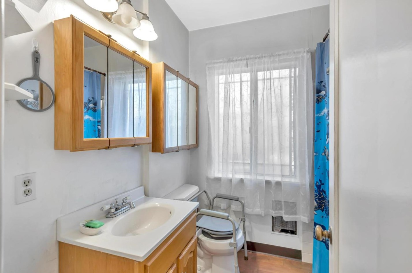 7221 Krause Ave, Oakland CA  94605-2749 exterior