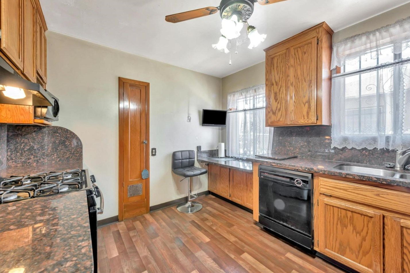7221 Krause Ave, Oakland CA  94605-2749 exterior