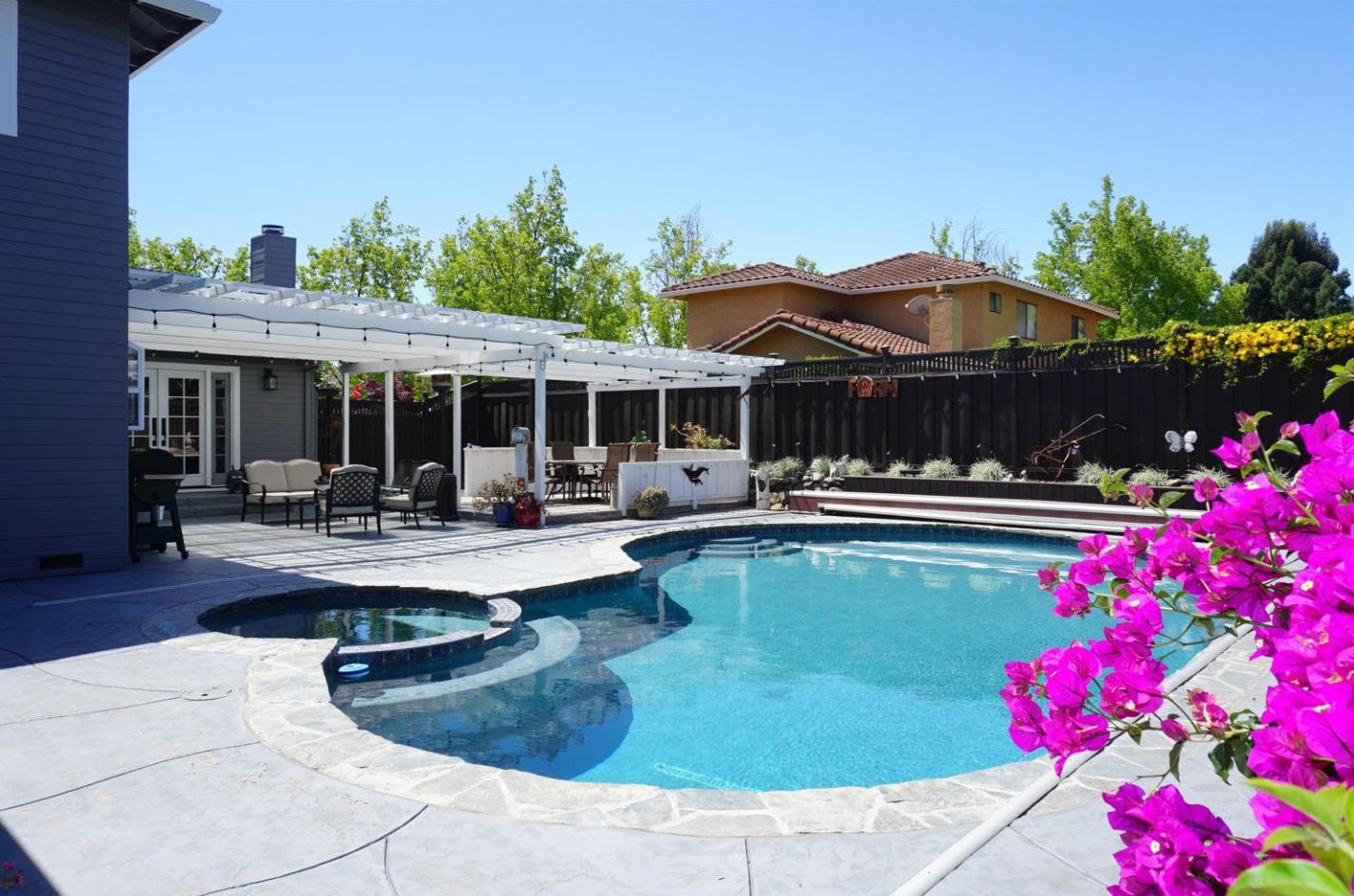 15635 Ln Tierra Dr, Morgan Hill CA  95037-5839 exterior