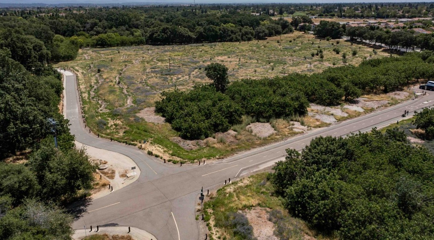 2249 Ellesmere Loop, Roseville CA 95747-5084 exterior