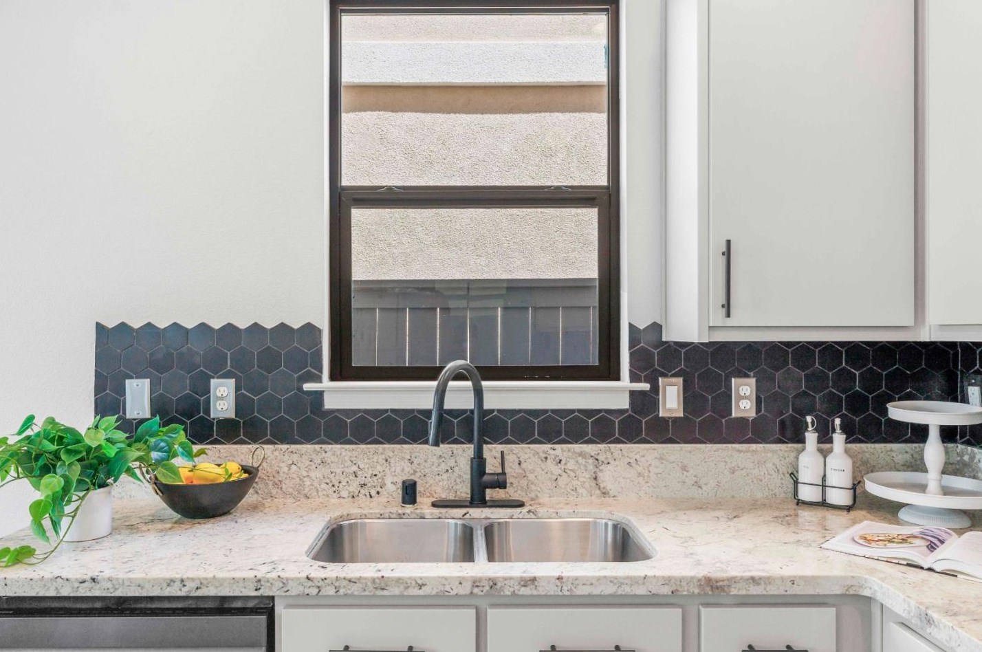 2249 Ellesmere Loop, Roseville CA 95747-5084 exterior