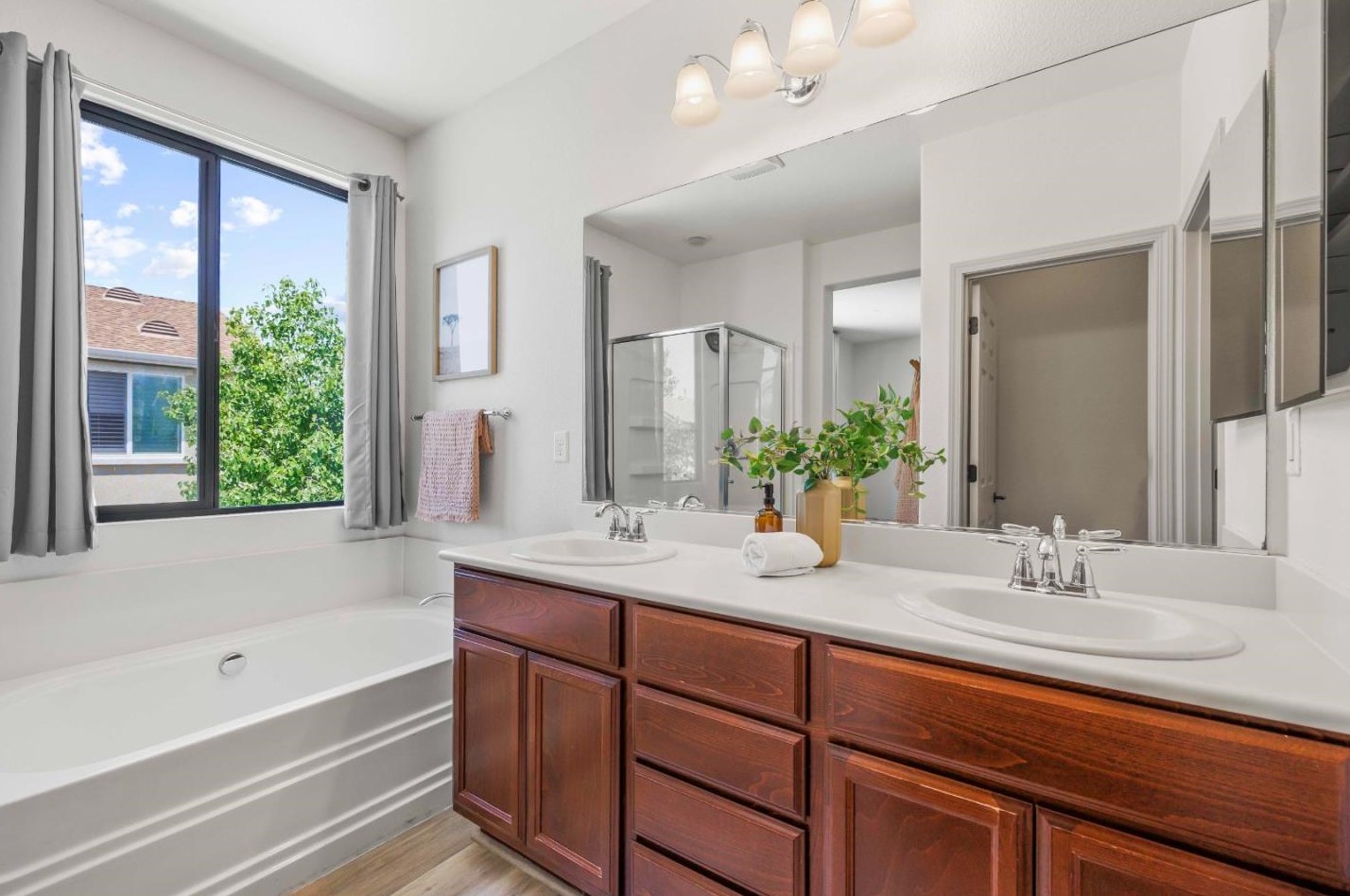 2249 Ellesmere Loop, Roseville CA 95747-5084 exterior