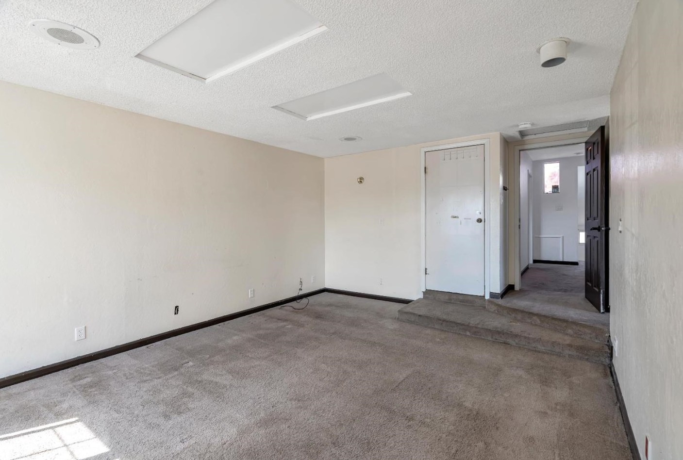 2790 Kern Ave, San Jose CA  95121-2329 exterior