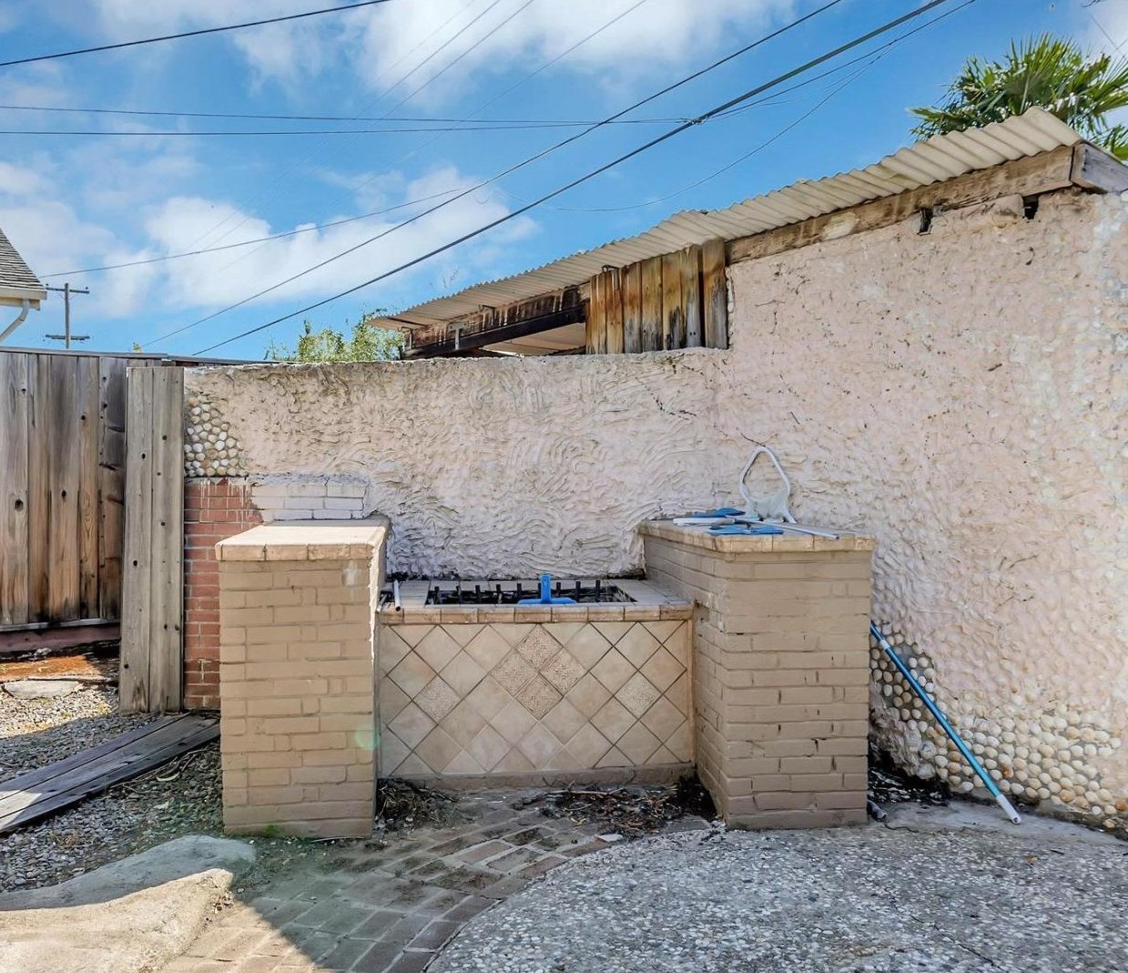 1327 Egret Dr, Sunnyvale CA  94087-3444 exterior