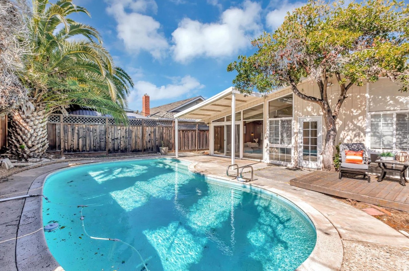 1327 Egret Dr, Sunnyvale CA  94087-3444 exterior