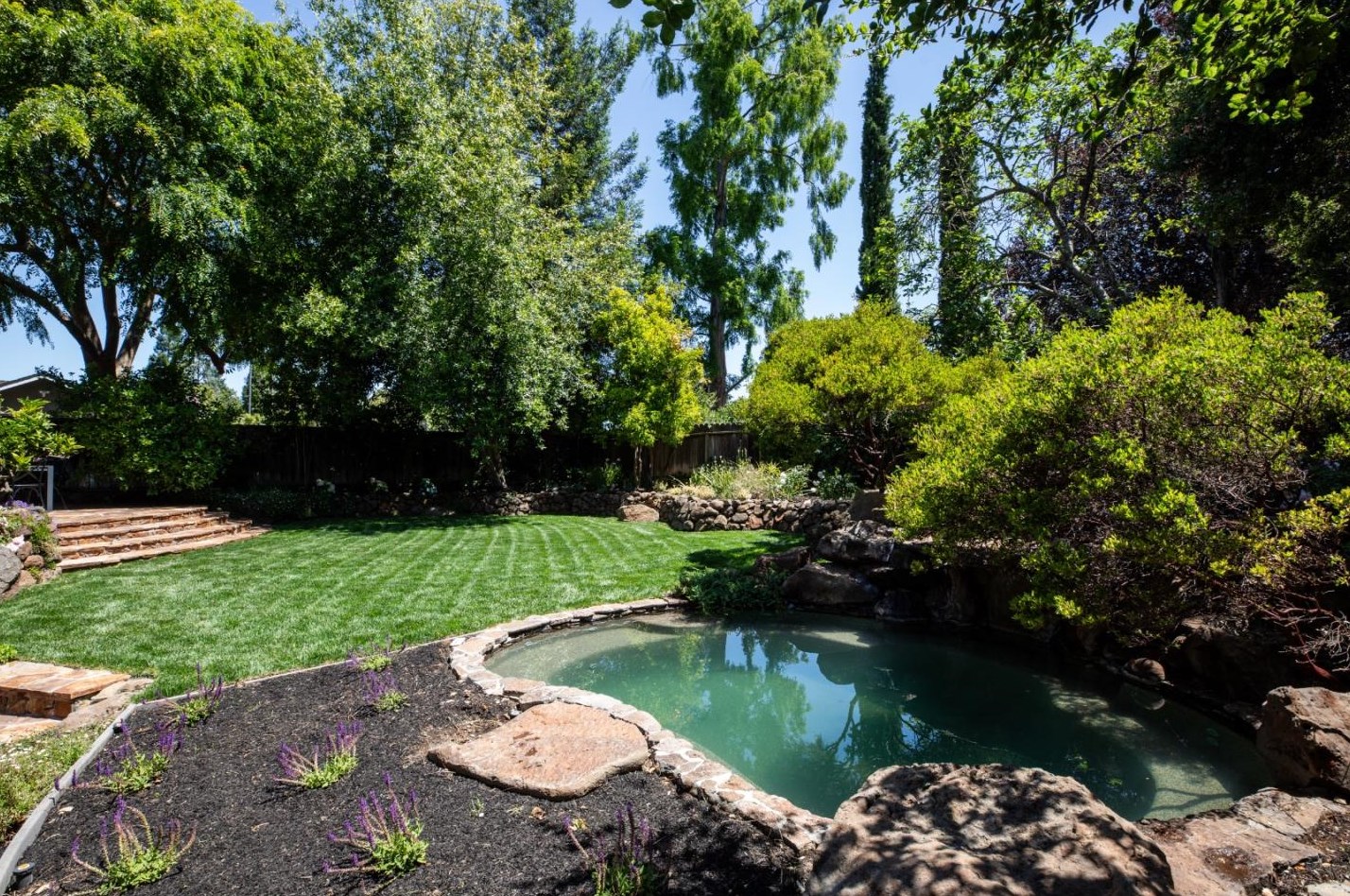 1169 Golden Way, Los Altos CA 94024-5070 exterior