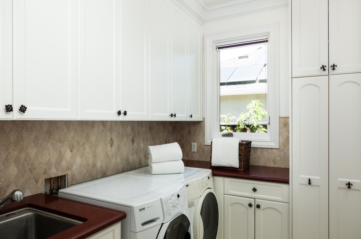 1169 Golden Way, Los Altos CA 94024-5070 exterior