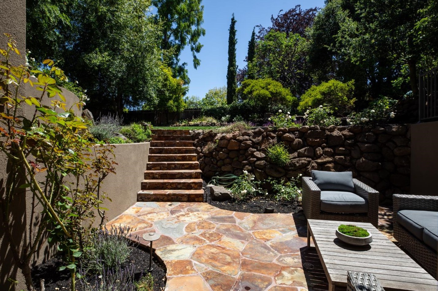 1169 Golden Way, Los Altos CA 94024-5070 exterior