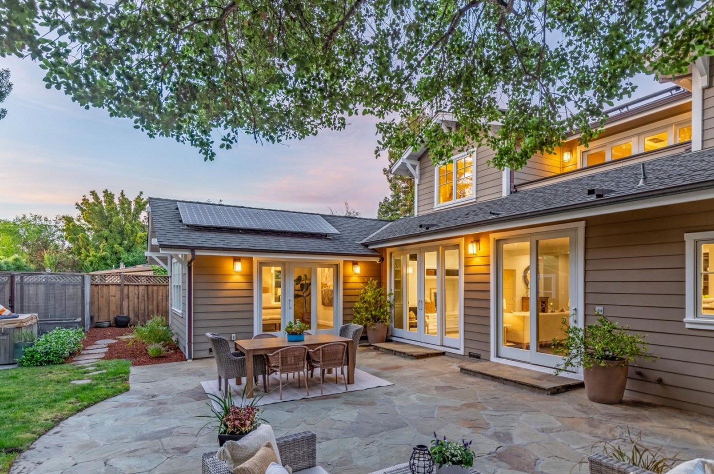 1110 Golden Way, Los Altos CA 94024-5070 exterior