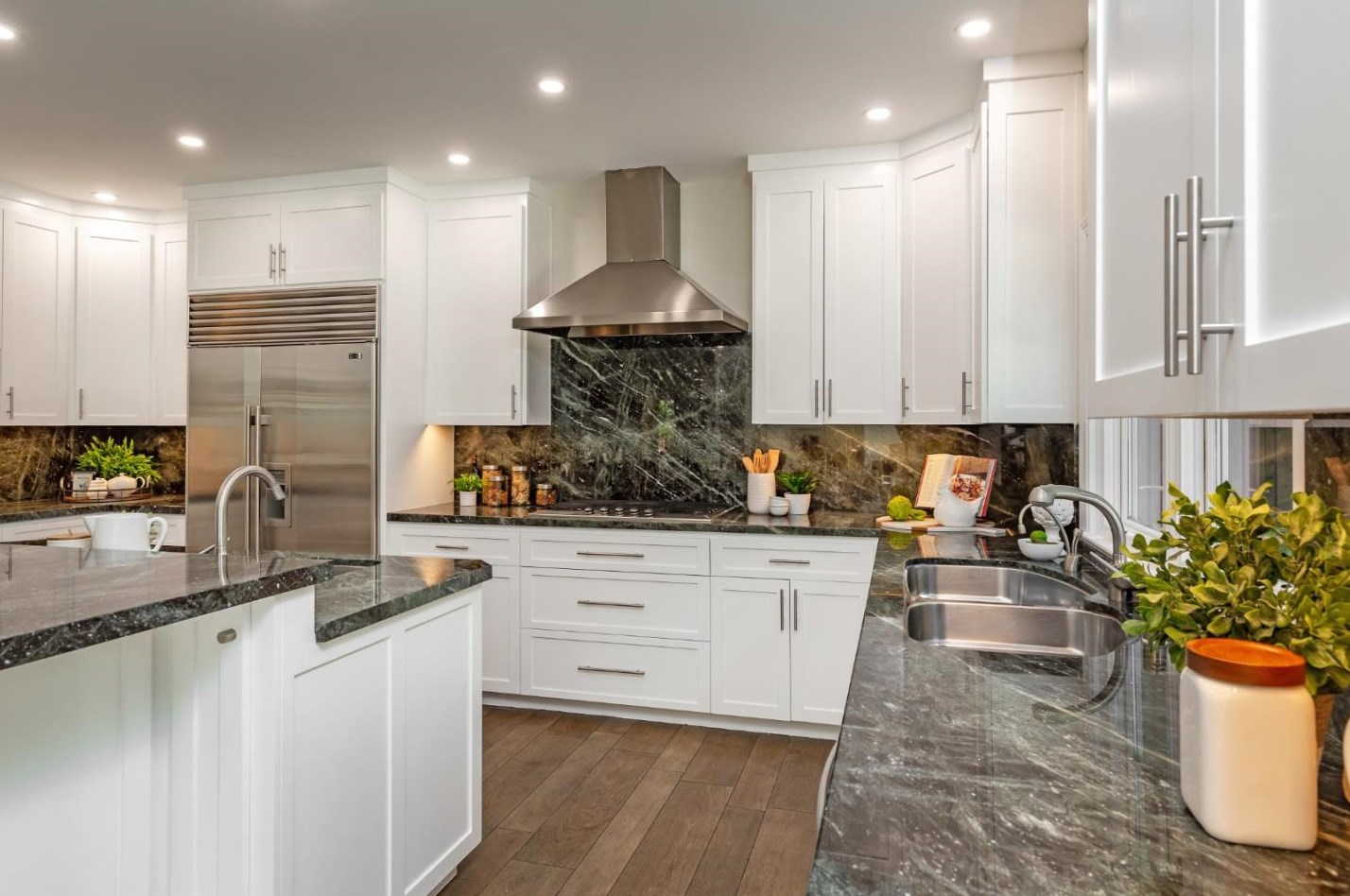 1110 Golden Way, Los Altos CA 94024-5070 exterior