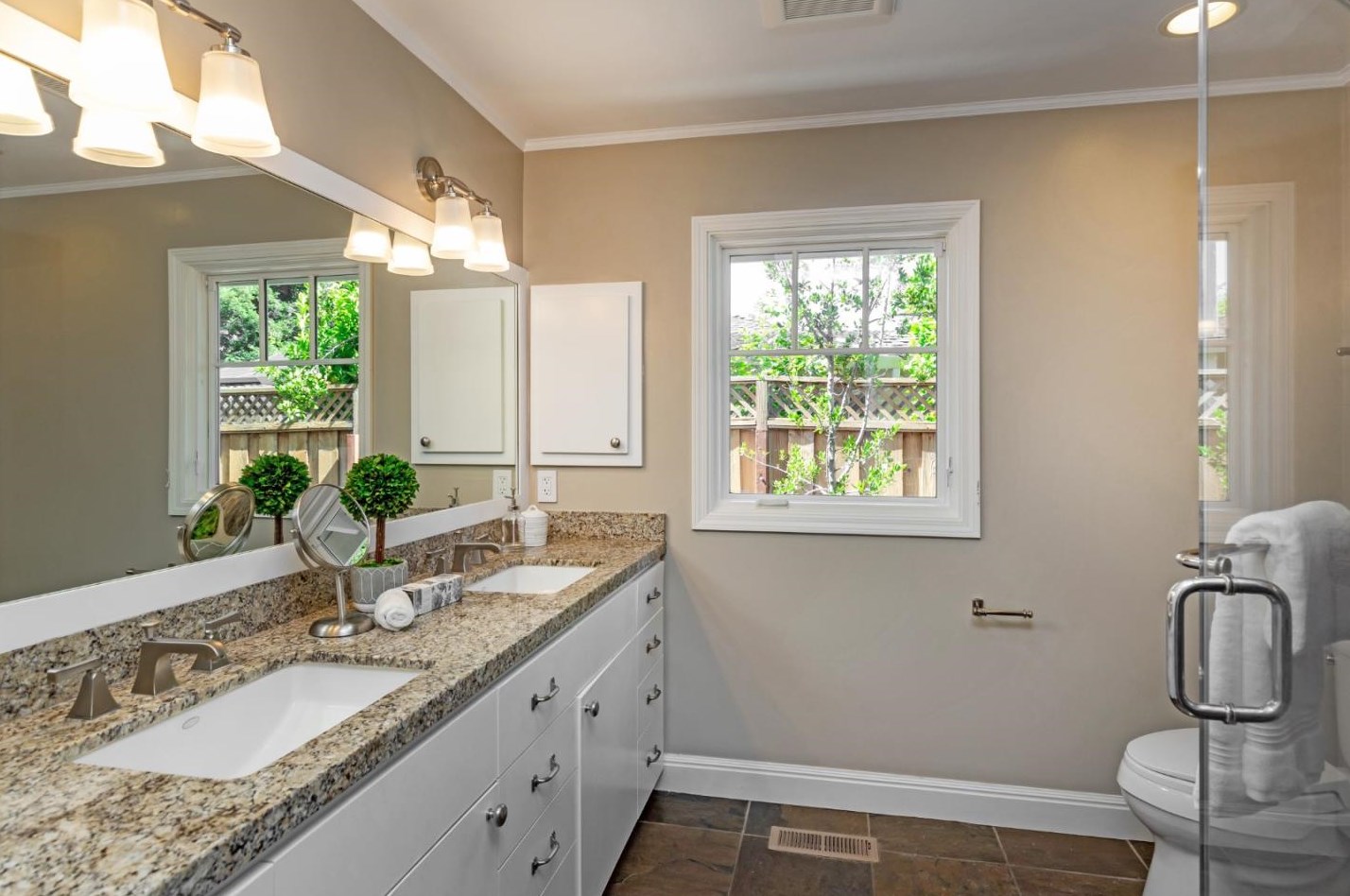 1110 Golden Way, Los Altos CA 94024-5070 exterior