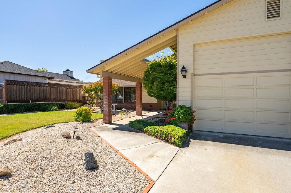 620 Lanini Dr, Hollister CA  95023-6446 exterior