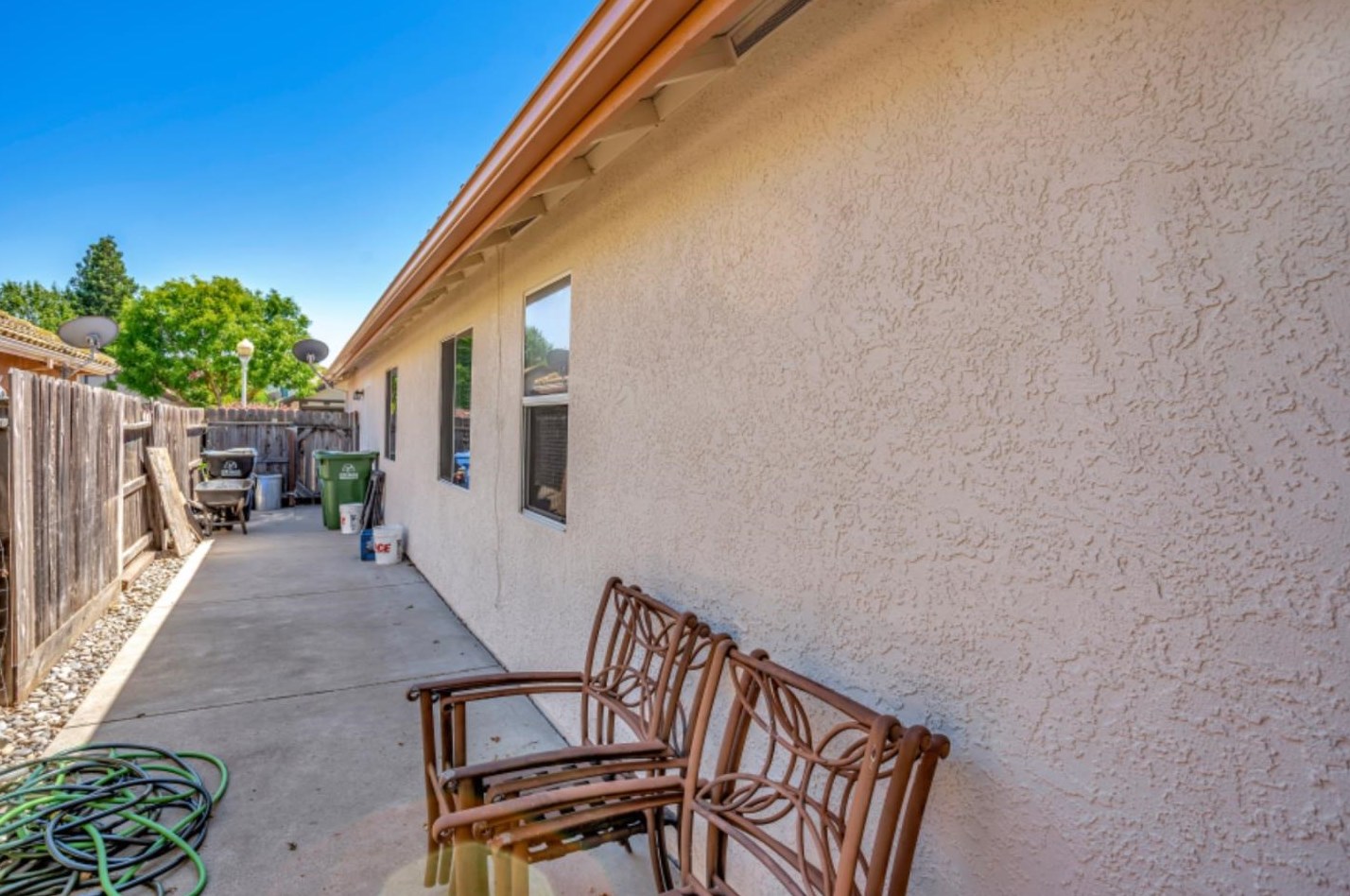 2824 Dinwiddie Way, Elk Grove CA 95758-7438 exterior