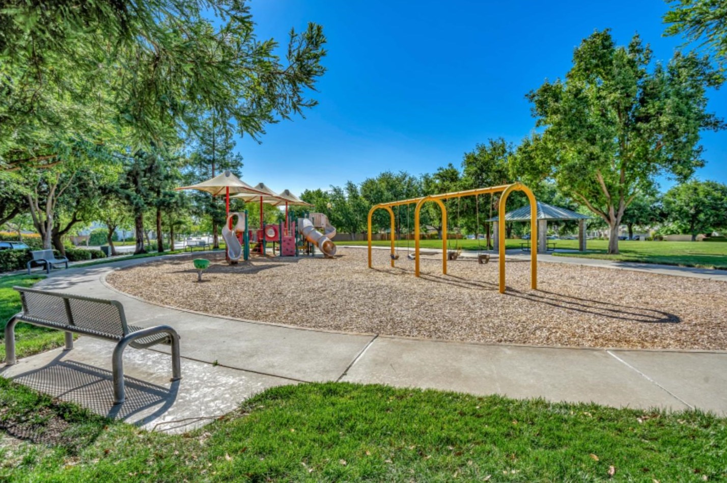 2824 Dinwiddie Way, Elk Grove CA 95758-7438 exterior