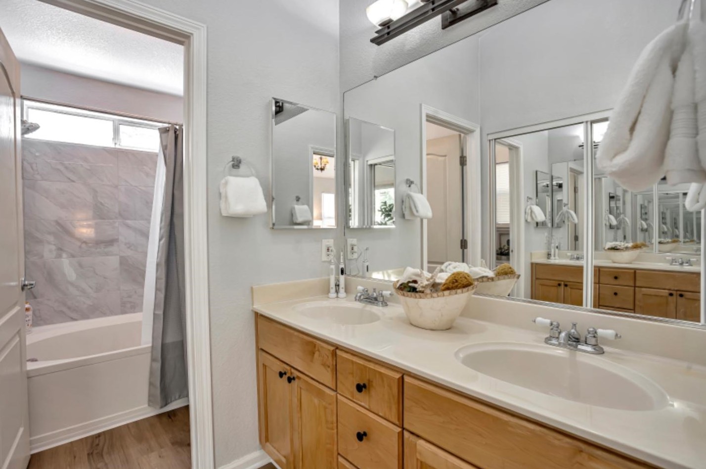 2824 Dinwiddie Way, Elk Grove CA 95758-7438 exterior