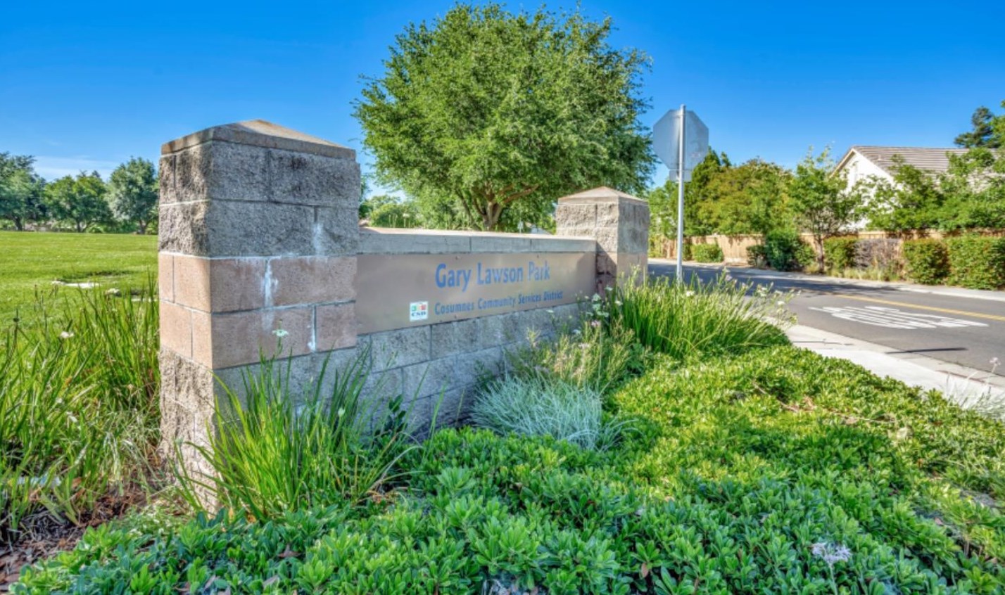 2824 Dinwiddie Way, Elk Grove CA 95758-7438 exterior