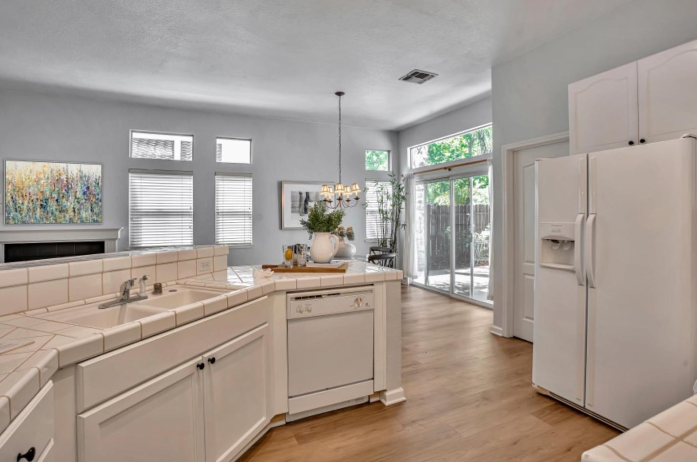 2824 Dinwiddie Way, Elk Grove CA 95758-7438 exterior