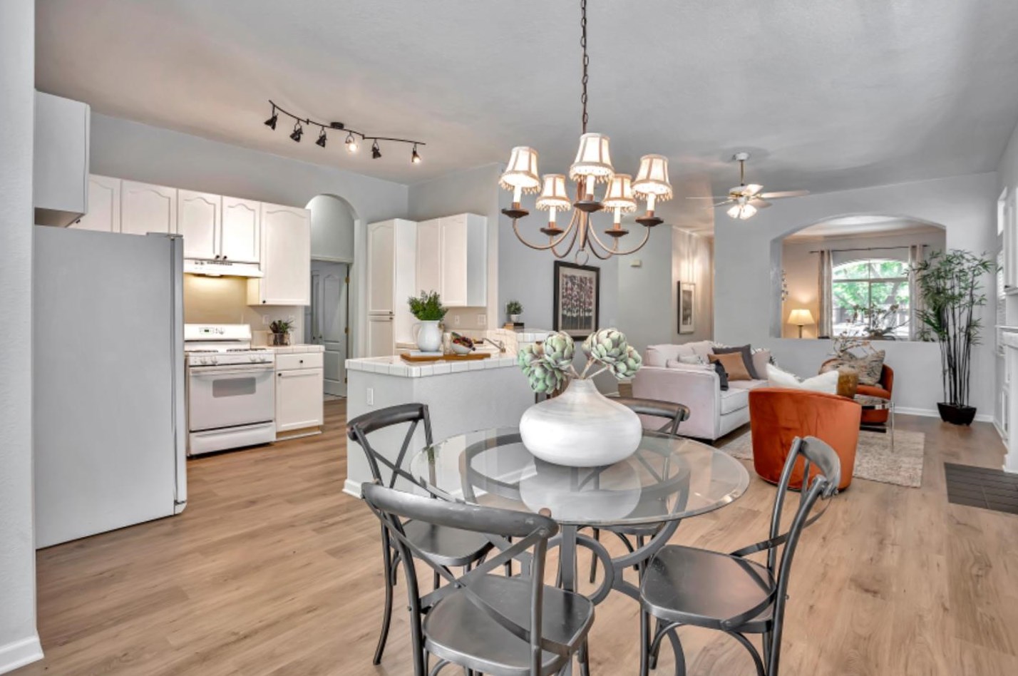 2824 Dinwiddie Way, Elk Grove CA 95758-7438 exterior