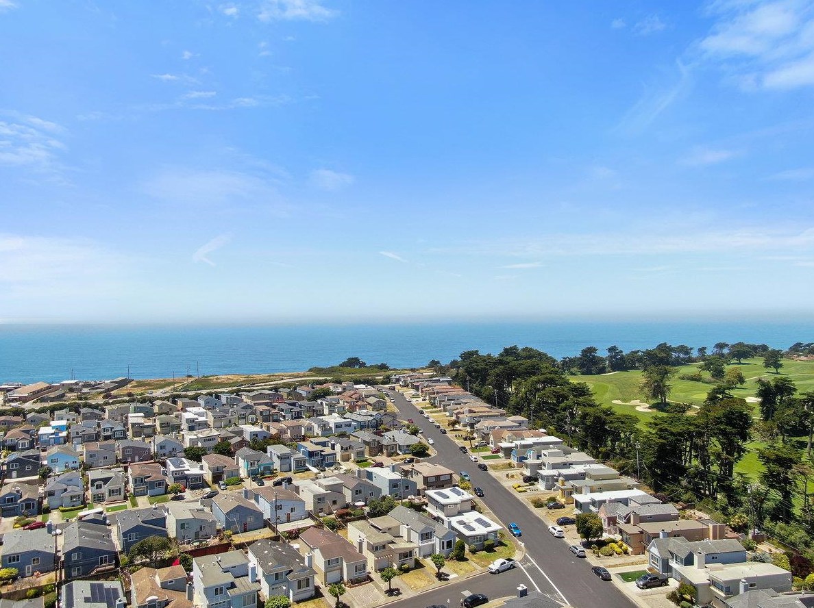 95 Fairmont Dr, Daly City CA  94015-3071 exterior