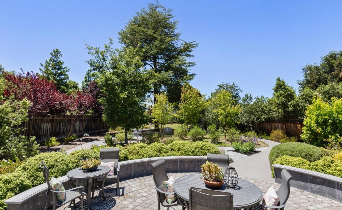 1220 Grant Rd, Los Altos CA 94024-6149 exterior