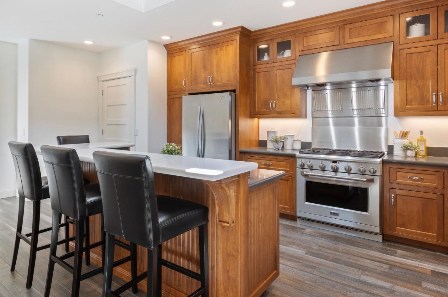 1220 Grant Rd, Los Altos CA 94024-6149 exterior