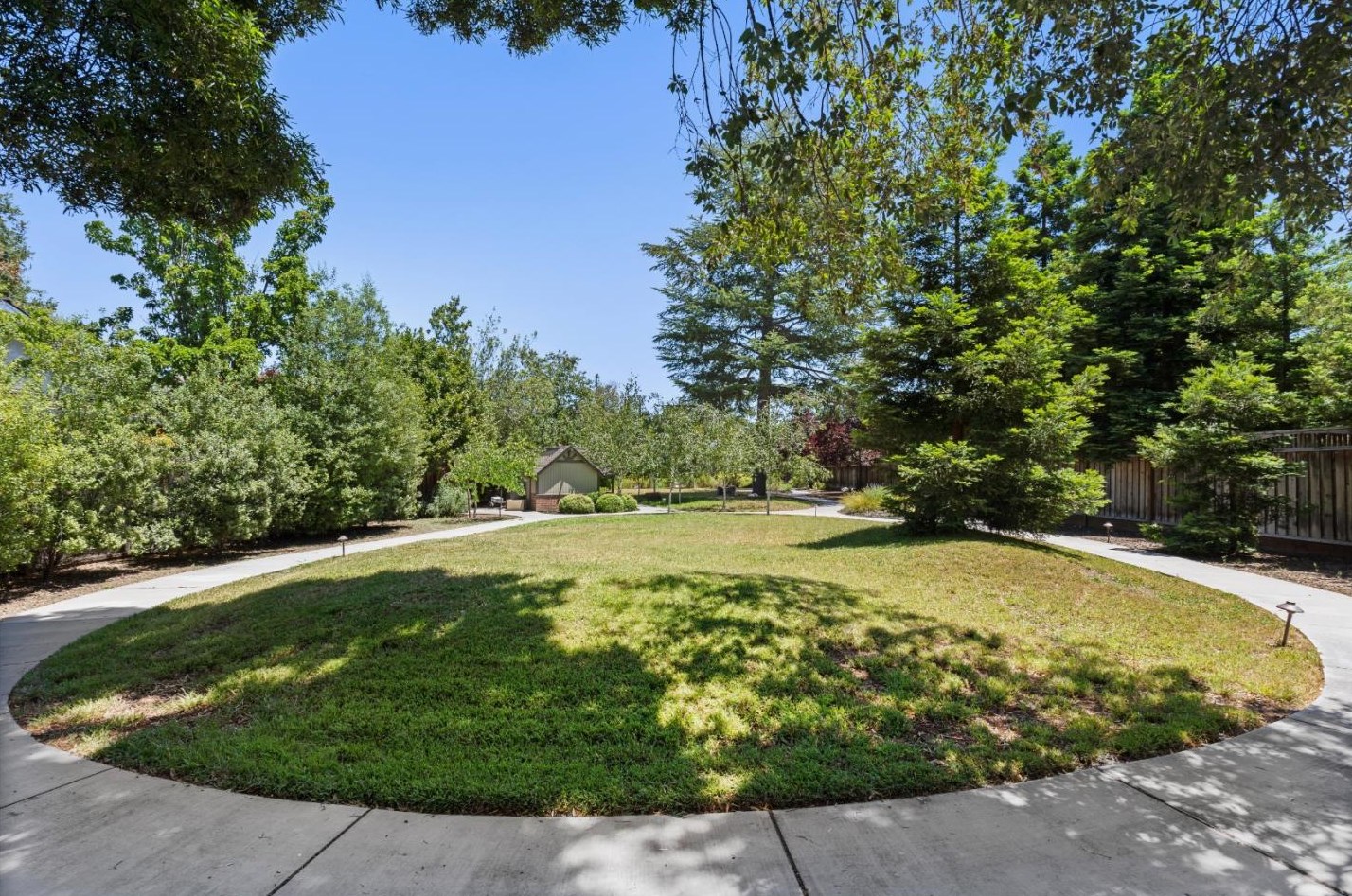 1220 Grant Rd, Los Altos CA 94024-6149 exterior
