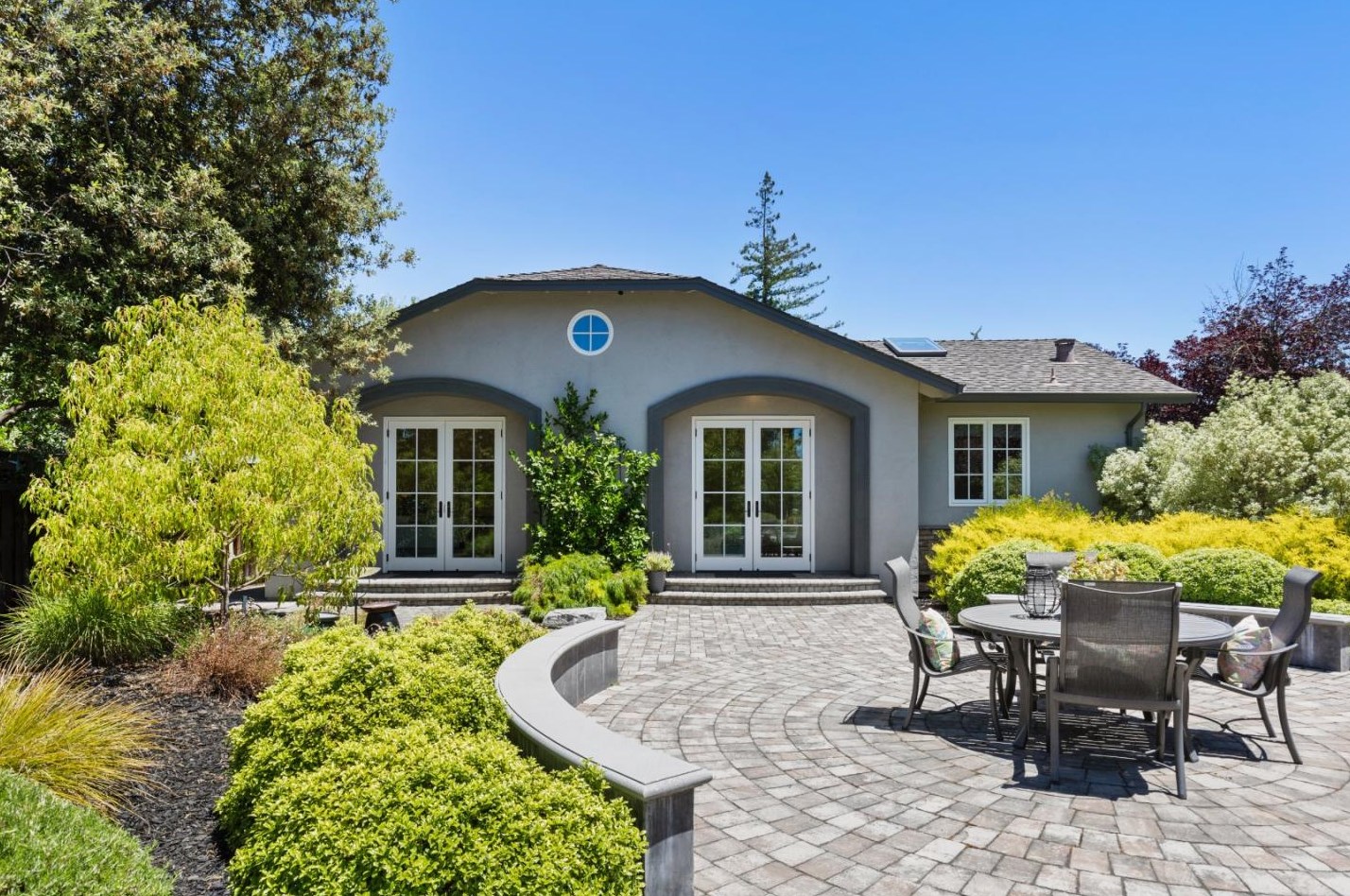 1220 Grant Rd, Los Altos CA 94024-6149 exterior