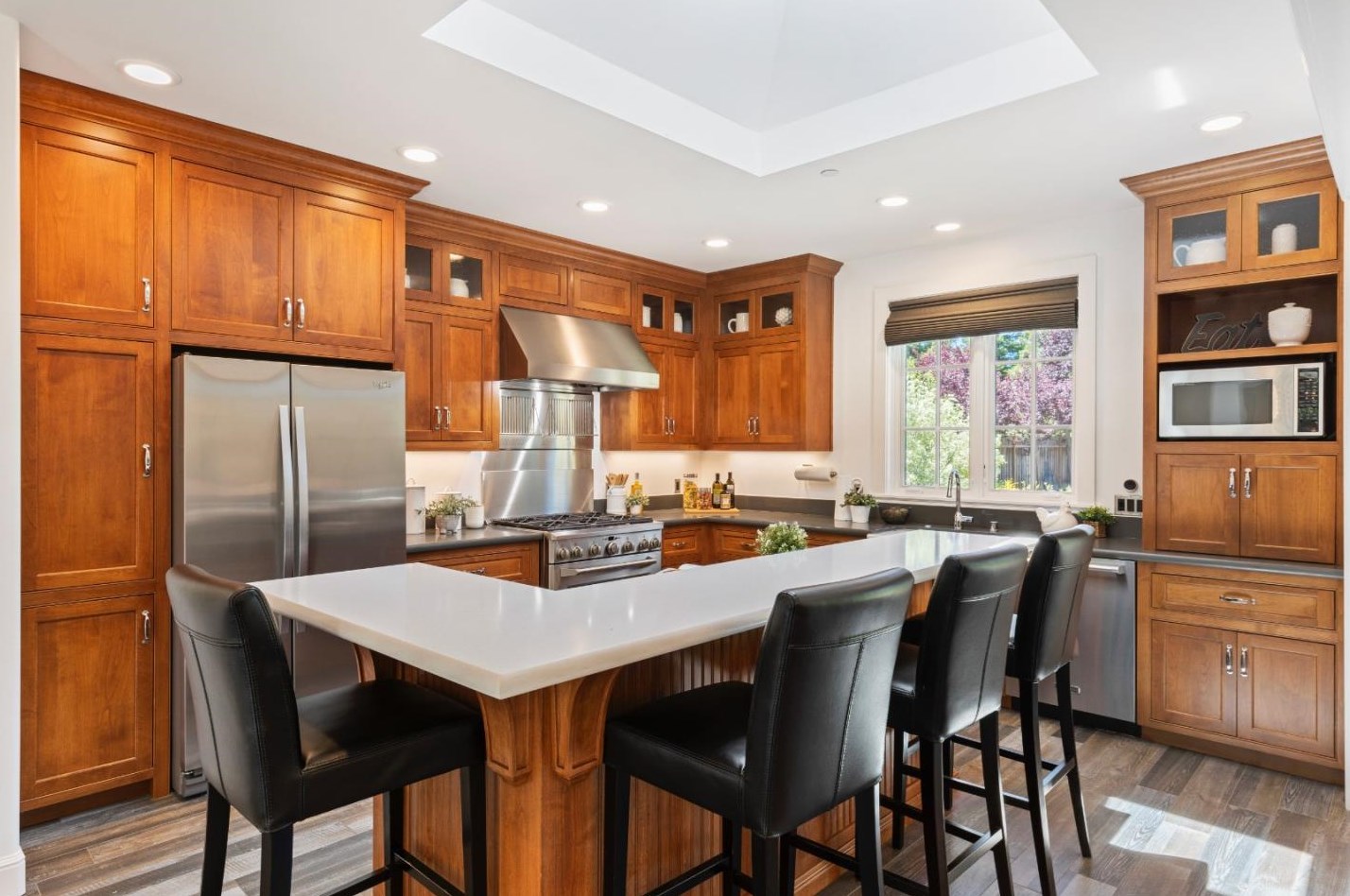 1220 Grant Rd, Los Altos CA 94024-6149 exterior