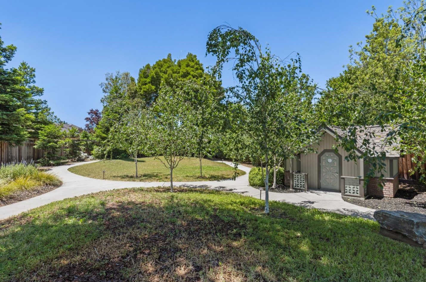 1220 Grant Rd, Los Altos CA 94024-6149 exterior