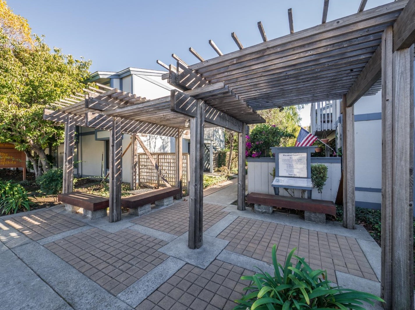 1925 46th Ave, Capitola CA 95010-2653 exterior