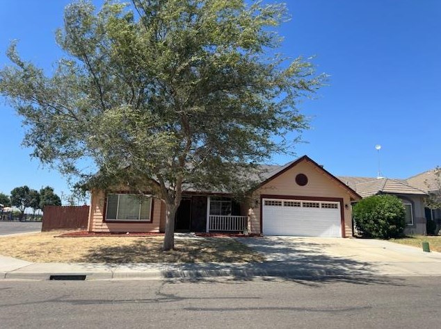 1330 El Cajon Ln, Los Banos, CA 93635