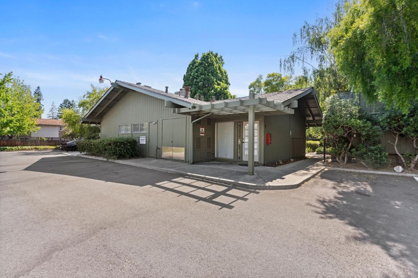 50 Middlefield Rd, Mountain View CA  94043-3802 exterior