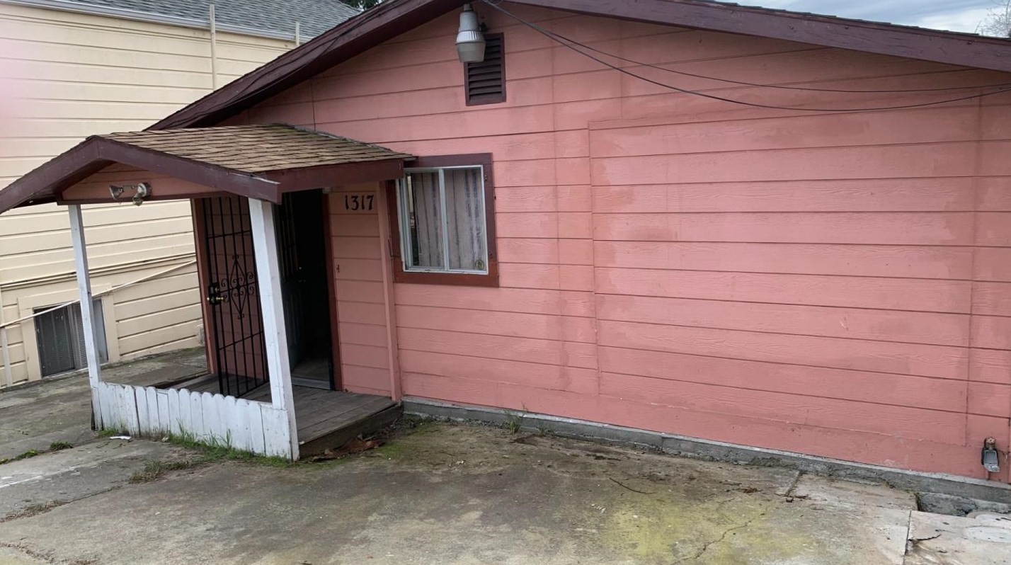 1317 24 St, Oakland CA  94601-1206 exterior