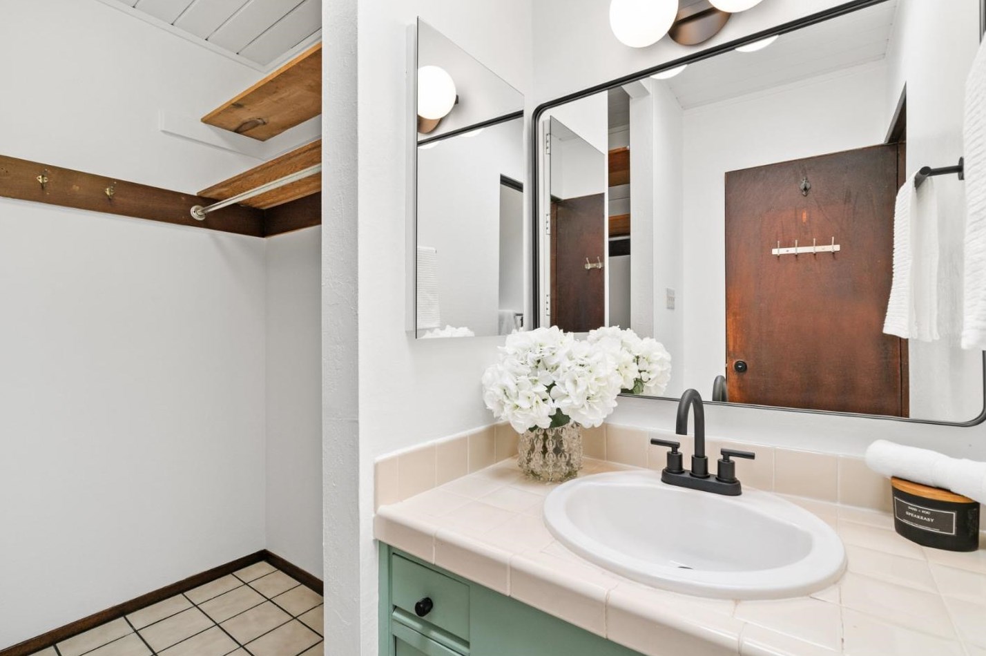 1150 Mary Ave, Sunnyvale CA  94087-2103 exterior