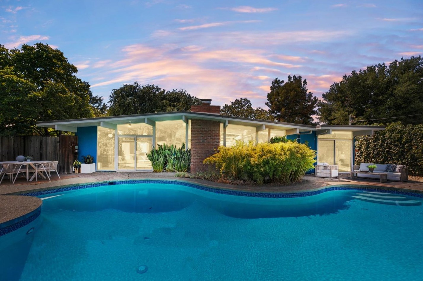 1150 Mary Ave, Sunnyvale CA  94087-2103 exterior