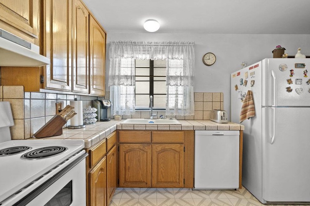 1765 Walnut Grove Ave, San Jose CA  95126-1335 exterior