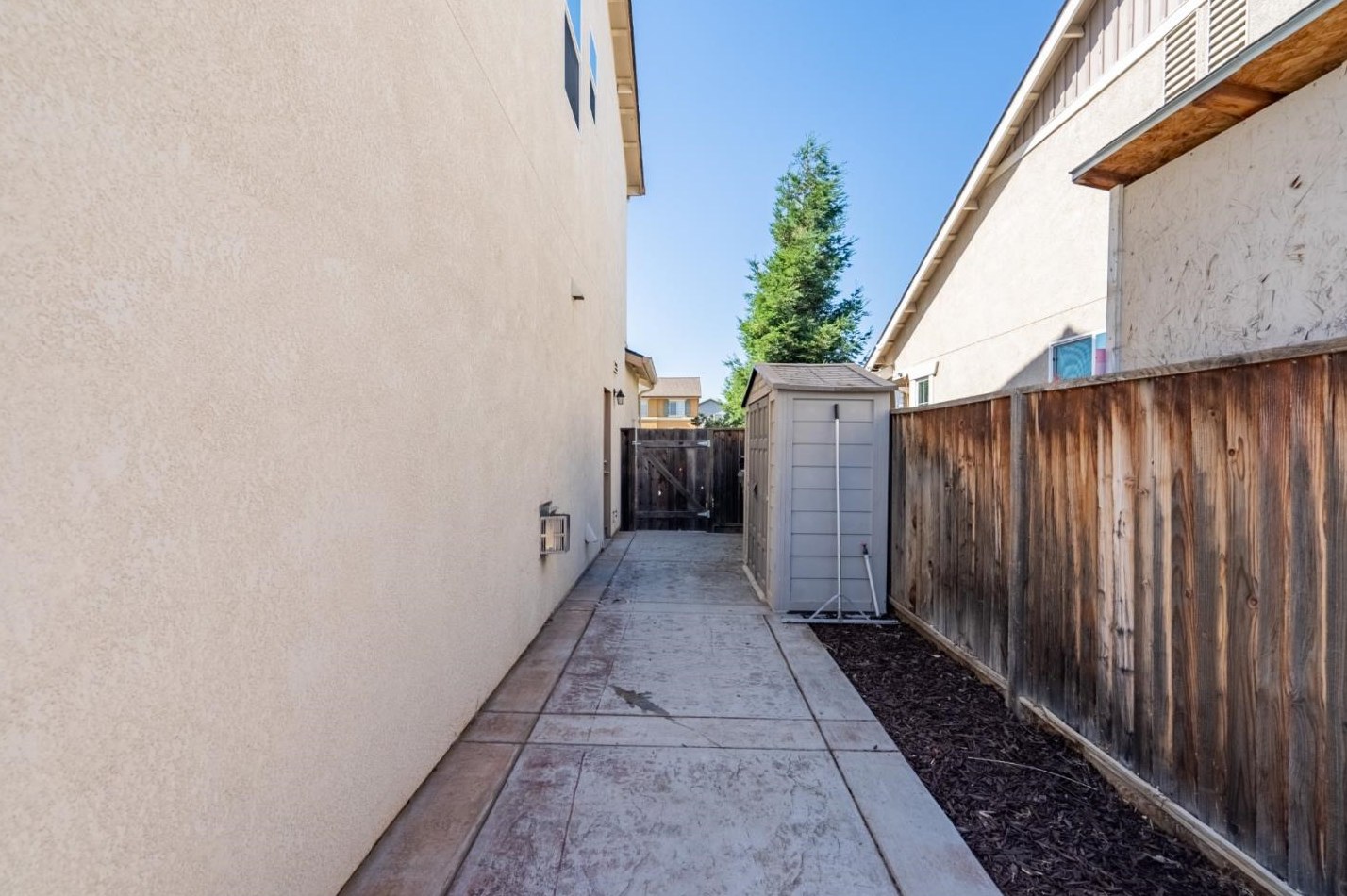1731 Brighton Dr, Hollister CA  95023-8075 exterior