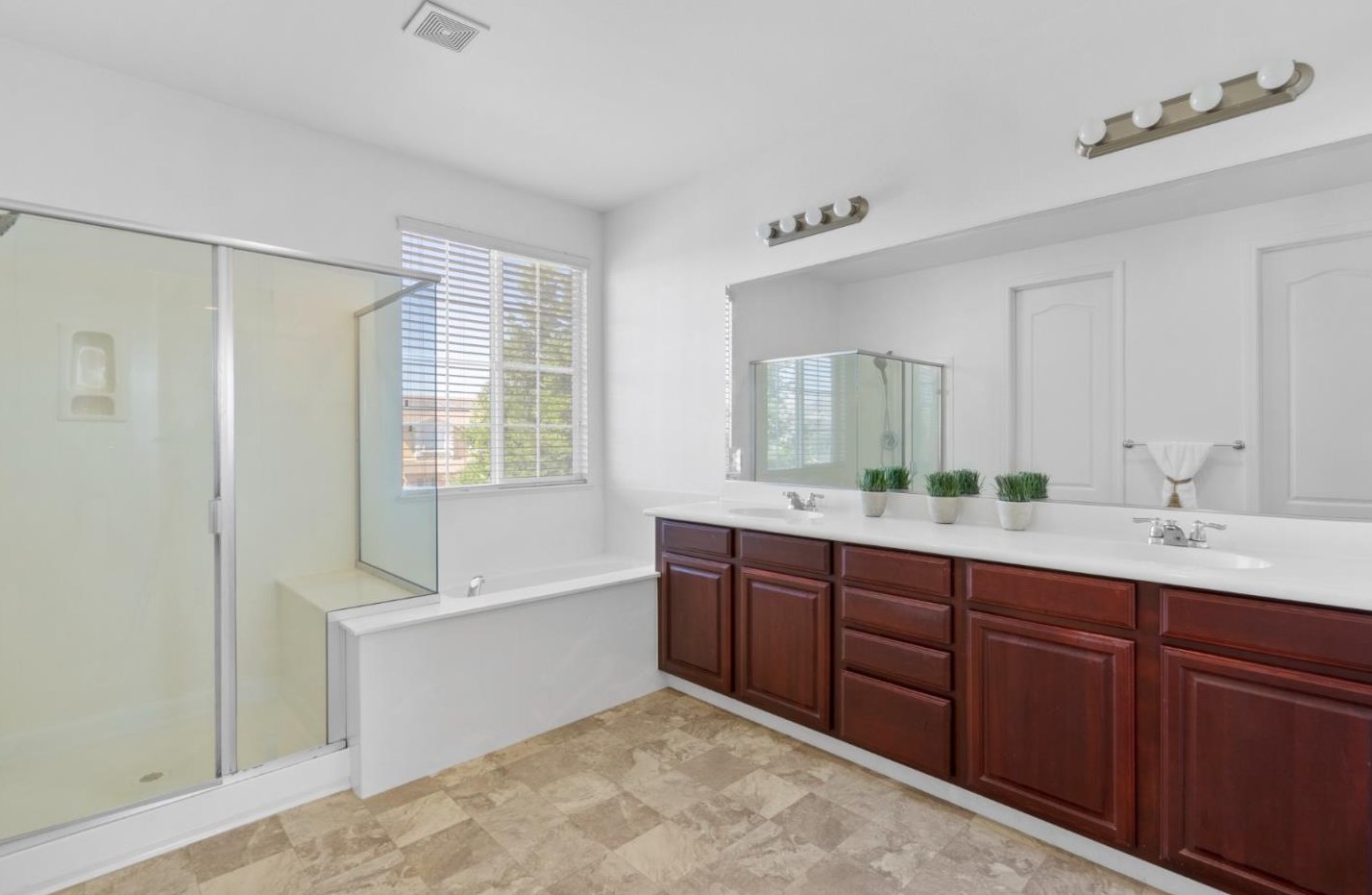 1731 Brighton Dr, Hollister CA  95023-8075 exterior