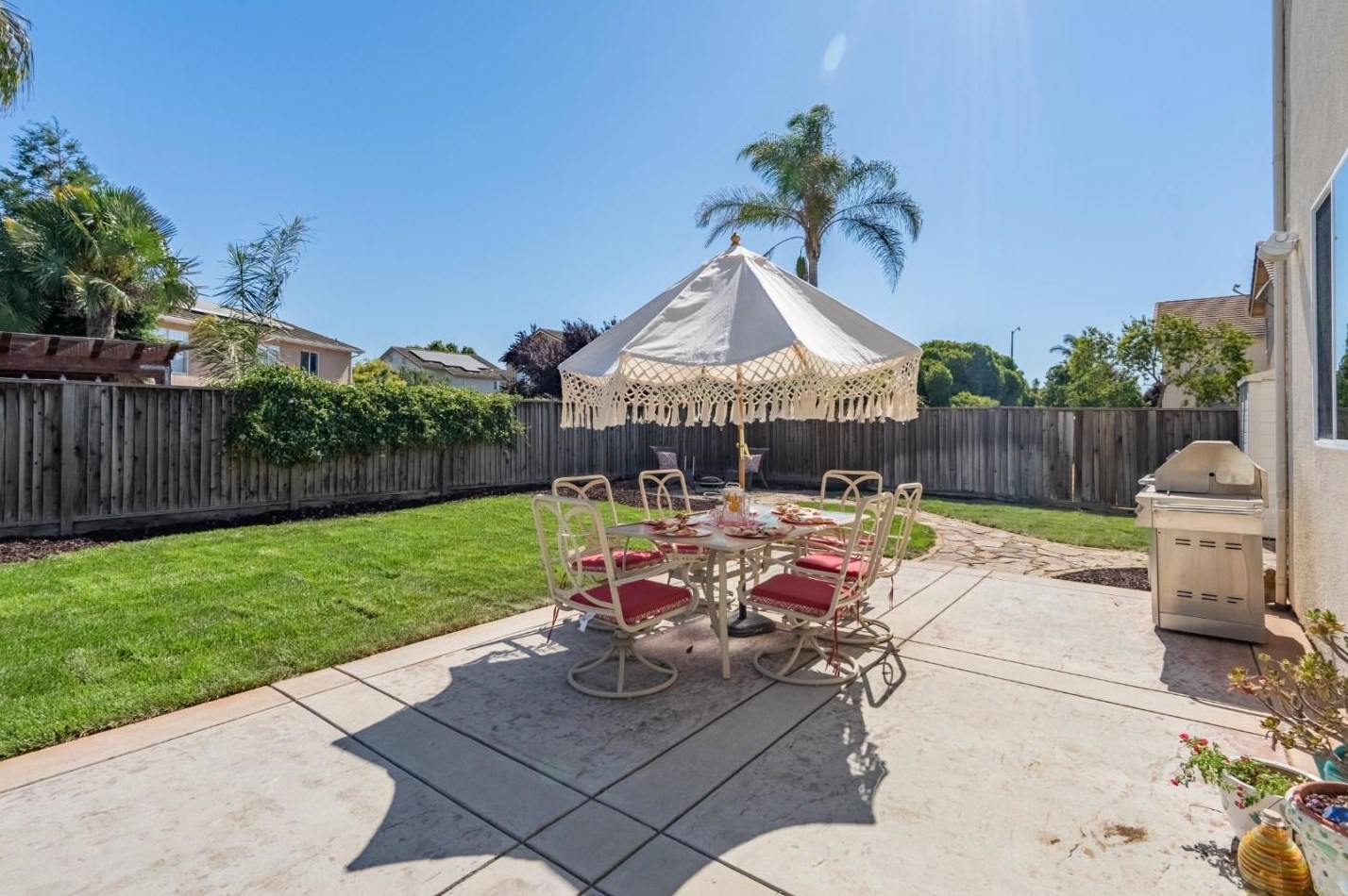 1731 Brighton Dr, Hollister CA  95023-8075 exterior