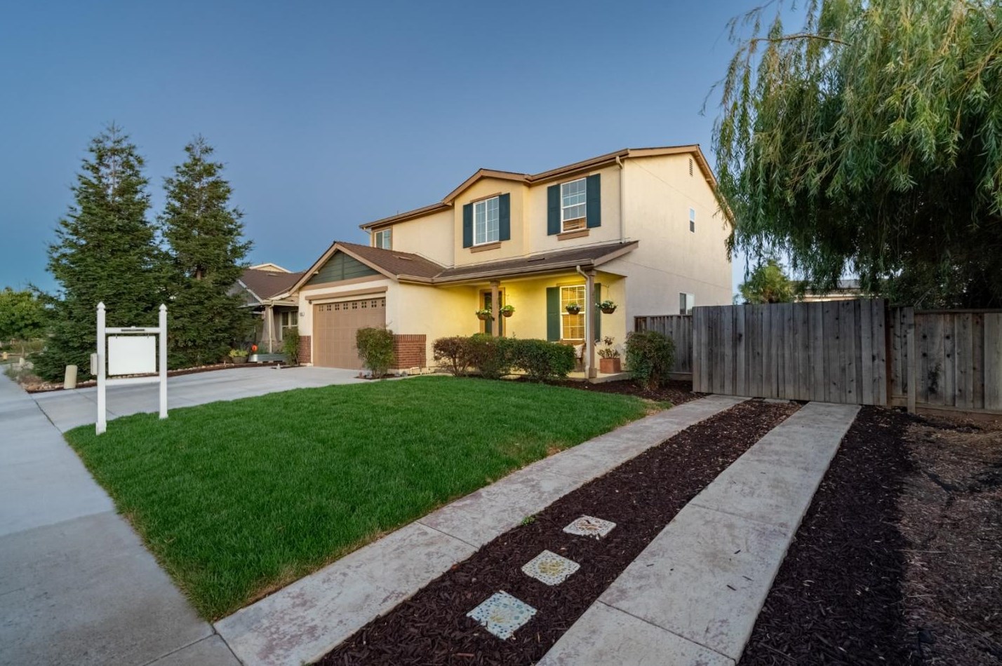 1731 Brighton Dr, Hollister CA  95023-8075 exterior
