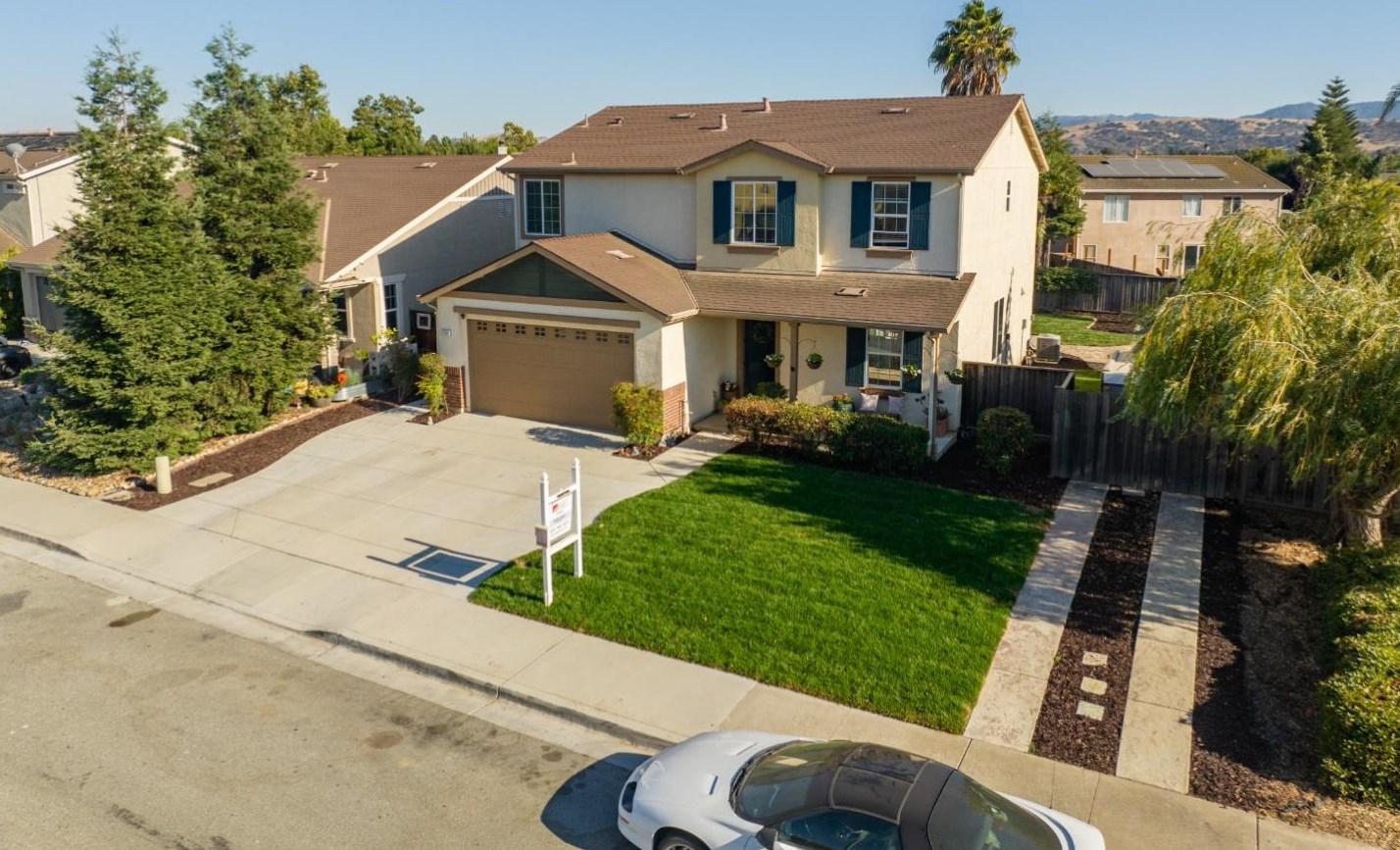 1731 Brighton Dr, Hollister CA  95023-8075 exterior