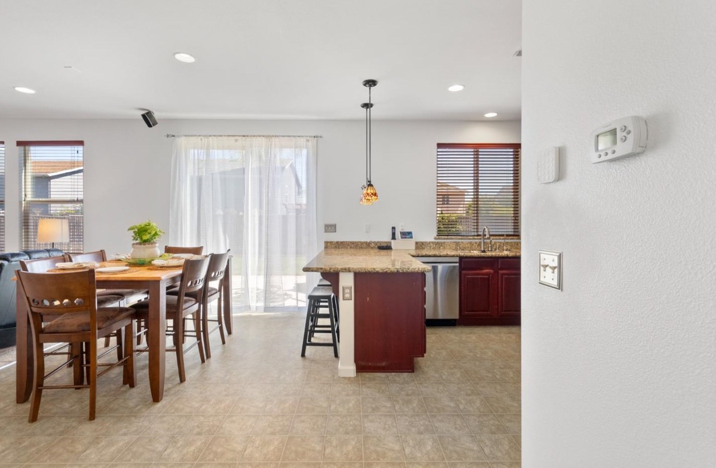 1731 Brighton Dr, Hollister CA  95023-8075 exterior