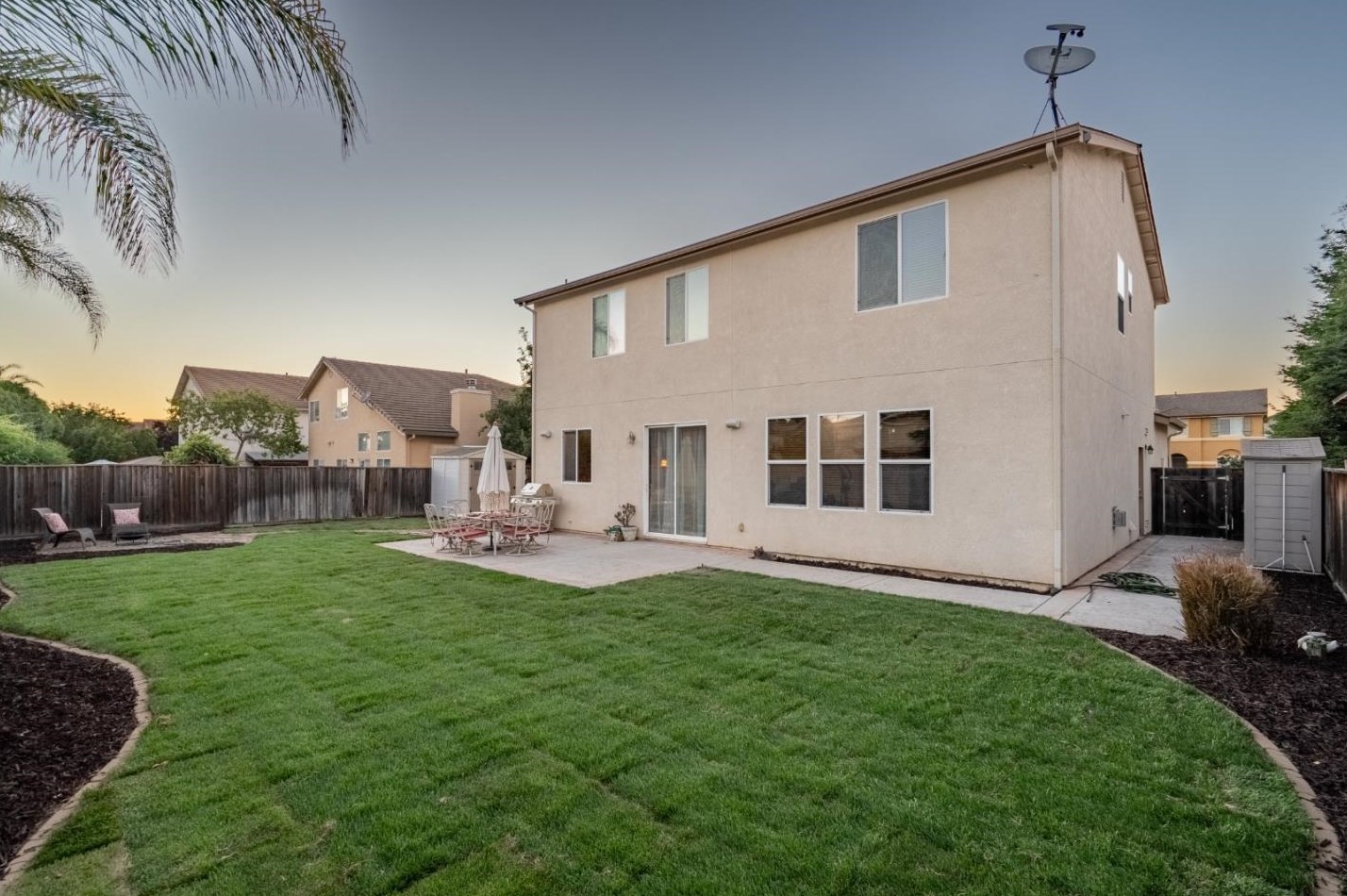 1731 Brighton Dr, Hollister CA  95023-8075 exterior