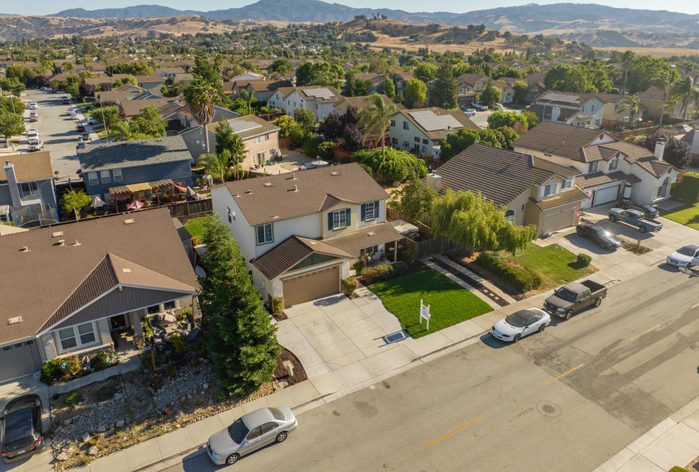 1731 Brighton Dr, Hollister CA  95023-8075 exterior