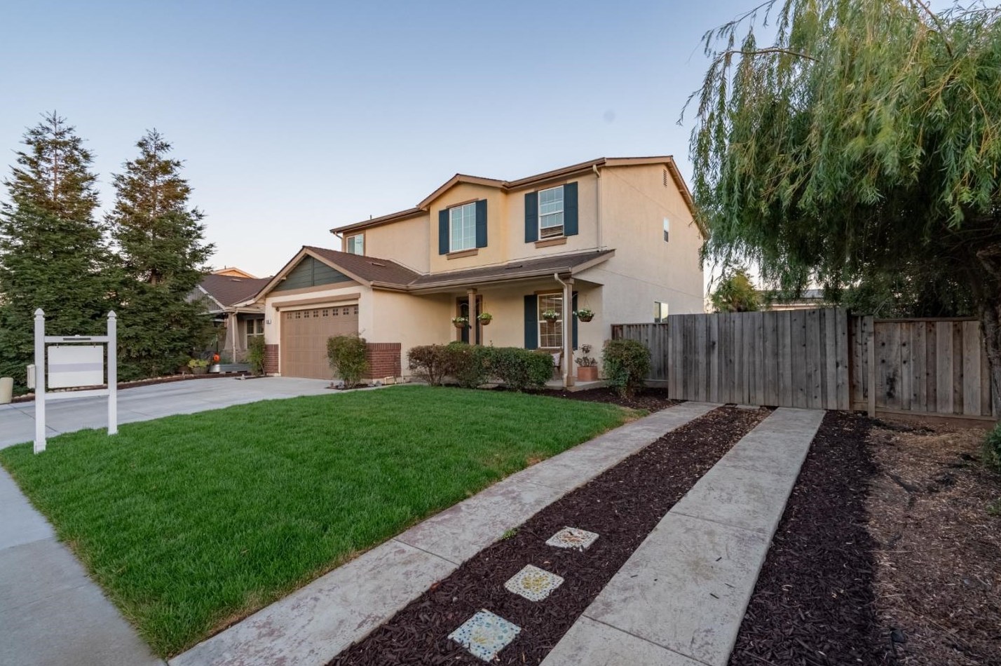 1731 Brighton Dr, Hollister CA  95023-8075 exterior