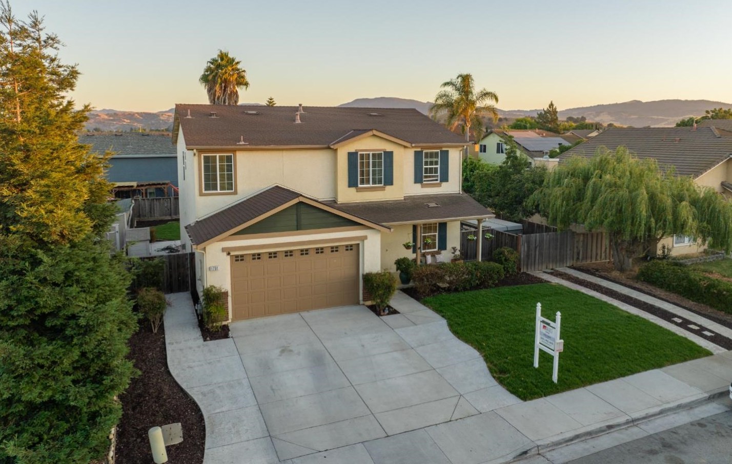 1731 Brighton Dr, Hollister CA  95023-8075 exterior
