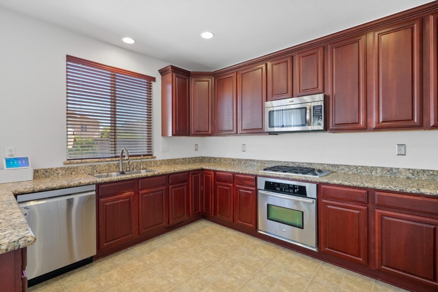 1731 Brighton Dr, Hollister CA  95023-8075 exterior