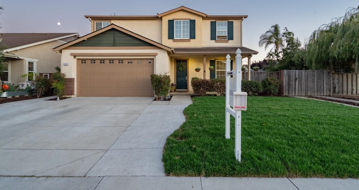 1731 Brighton Dr, Hollister CA  95023-8075 exterior